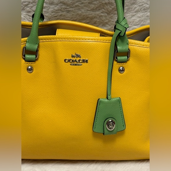 Vintage Coach Small Margot Carryall Yellow Leather Tote with Green Handles - Picture 3 of 16
